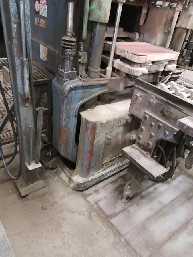 Used 1985 Columbia 22 pit style