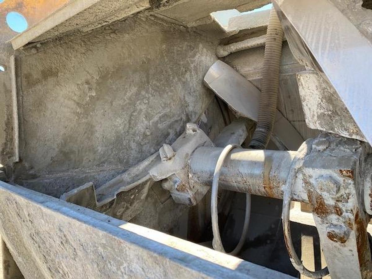 Used 2000 Besser 100 cu ft