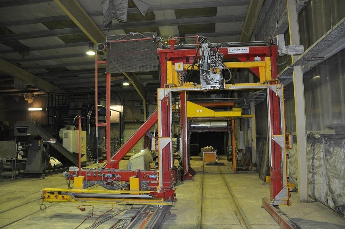 Used 1996 Lenzen Vertical Horizontal strapping