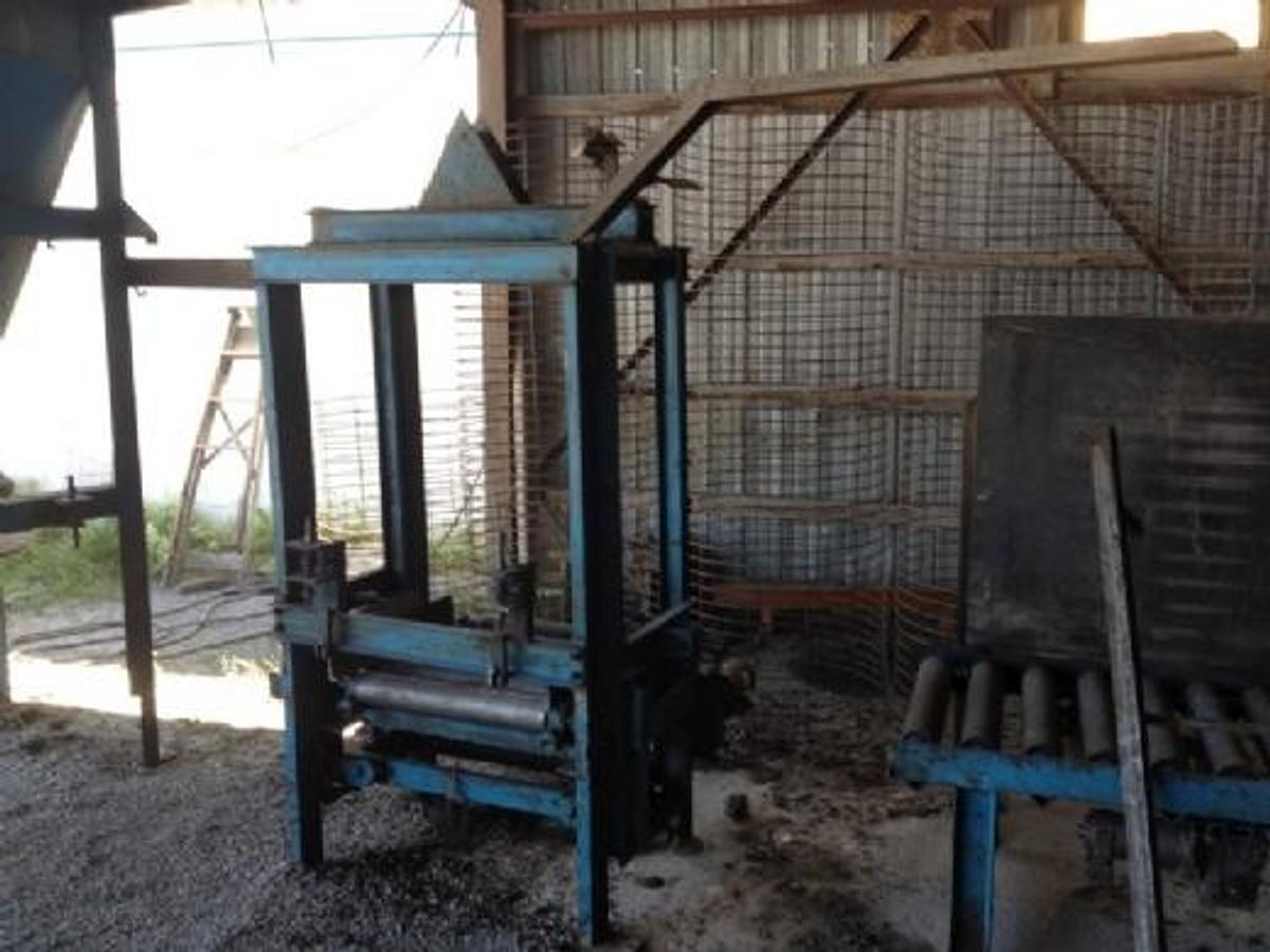 Used 1995 Home made 18x18 and 24x24"