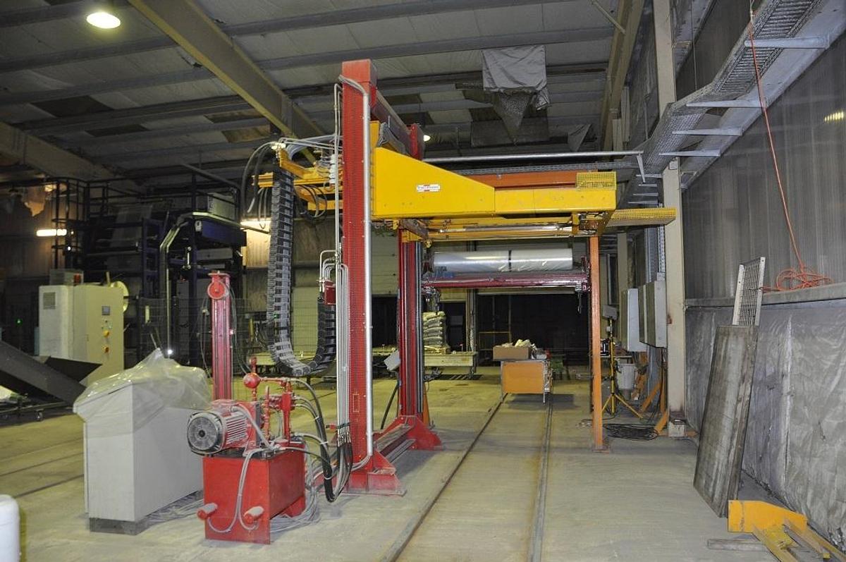 Used 1996 Lenzen Vertical Horizontal strapping