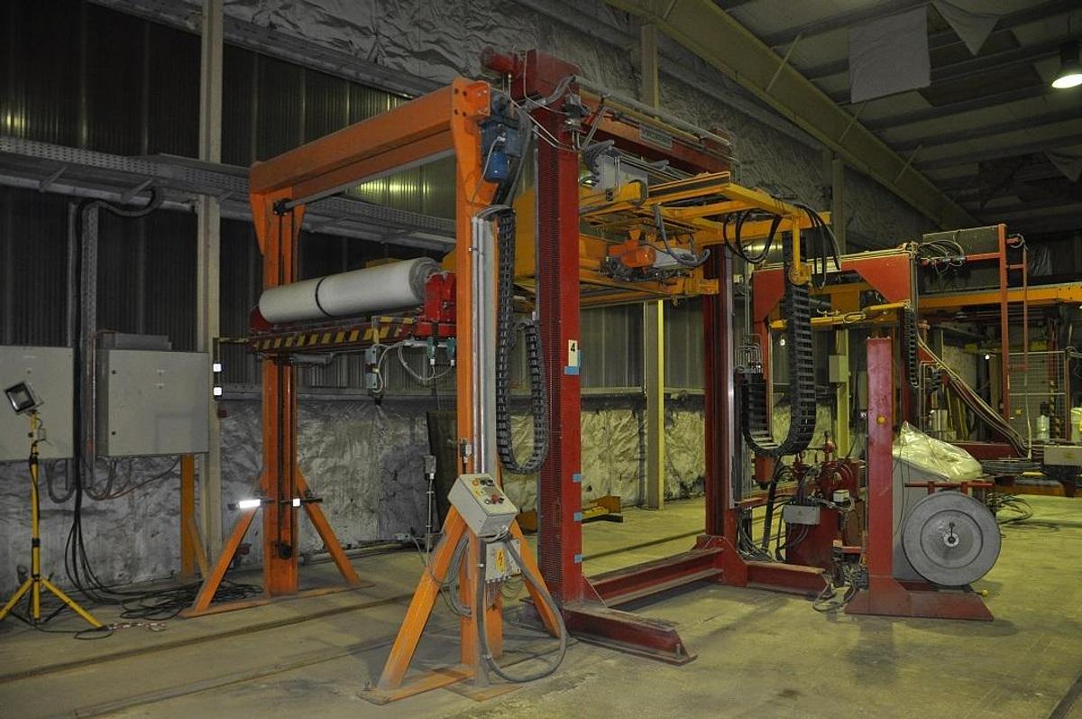 Used 1996 Lenzen Vertical Horizontal strapping