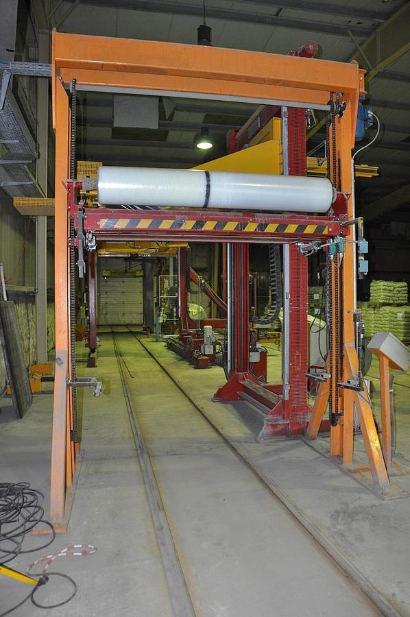 Used 1996 Lenzen Vertical Horizontal strapping