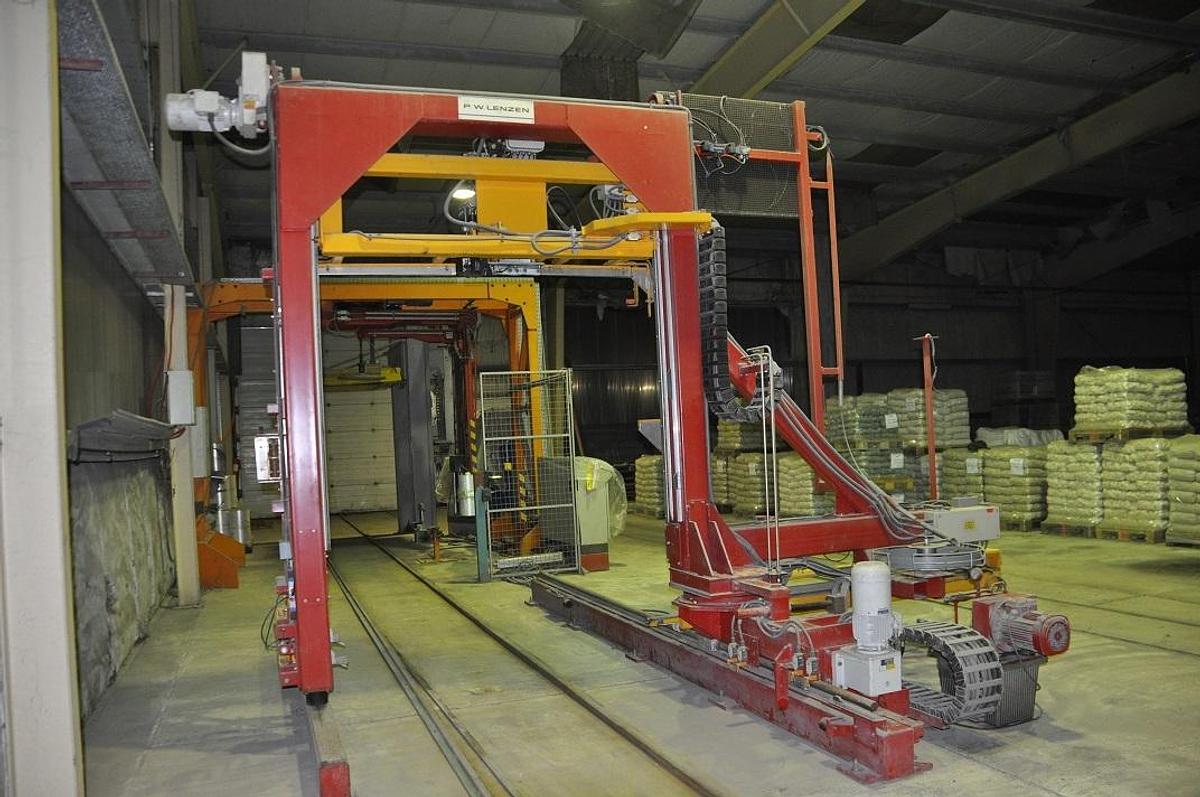 Used 1996 Lenzen Vertical Horizontal strapping