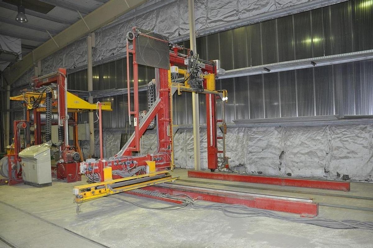 Used 1996 Lenzen Vertical Horizontal strapping