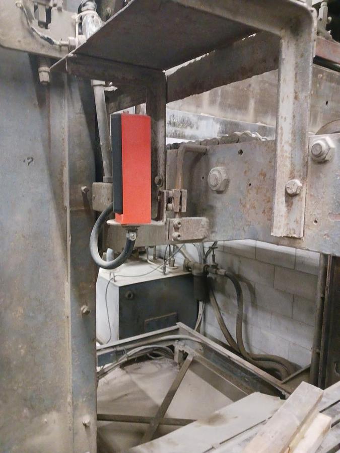 Used 1985 Columbia 22 pit style