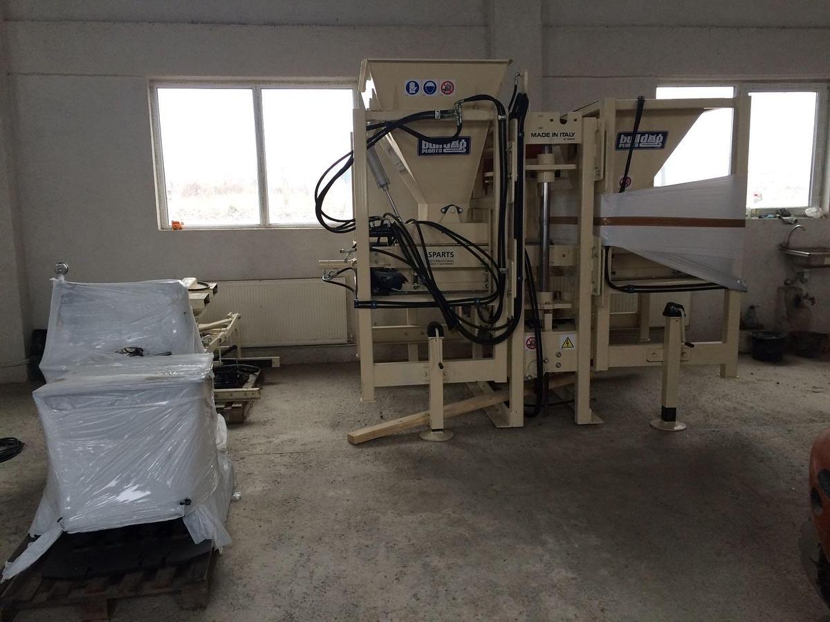Used 2012 Bulldog Sparts International 3 at a time