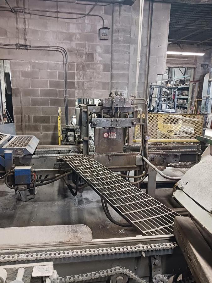 Used 1985 Columbia 22 pit style