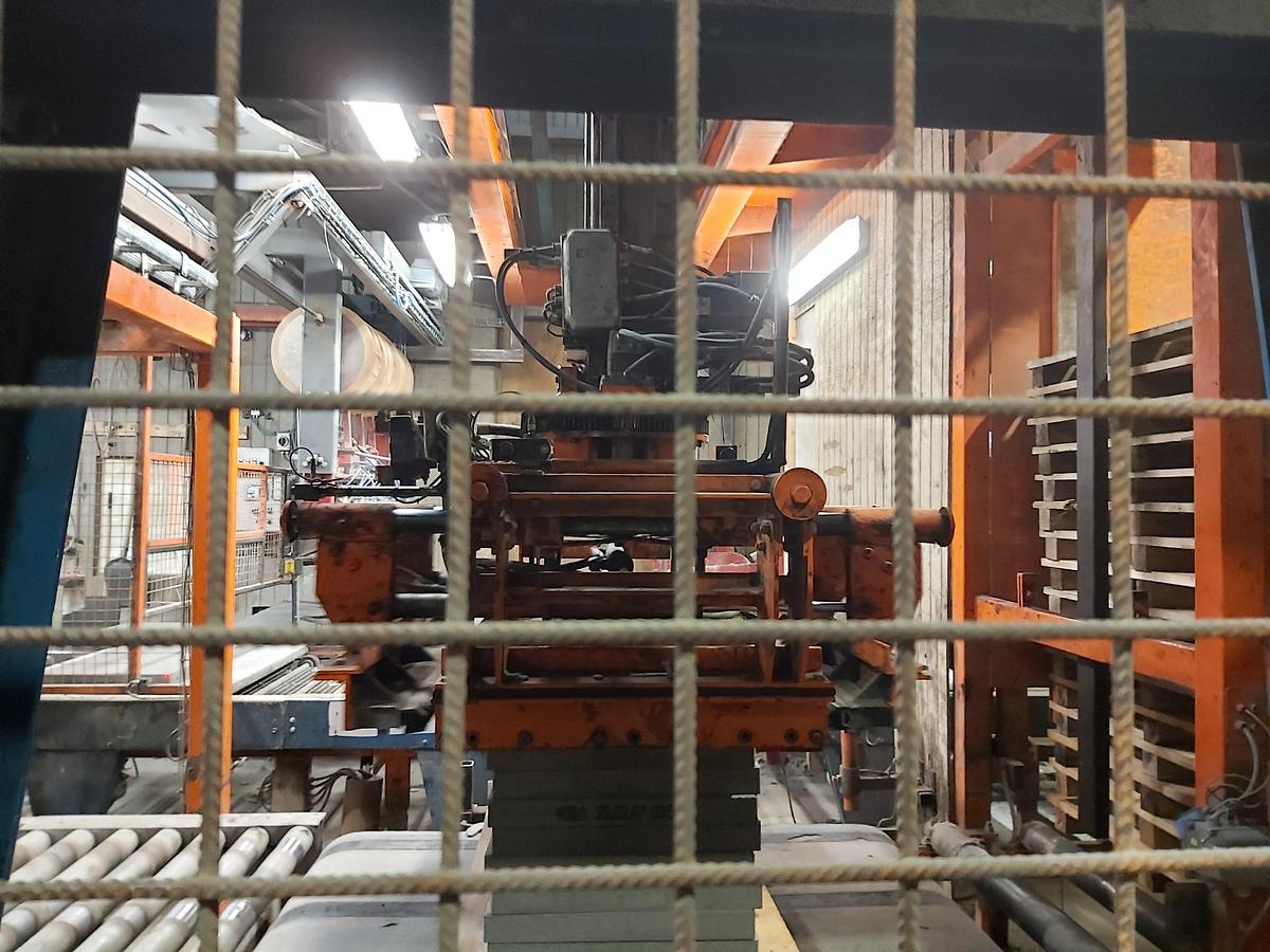 Used 2005 KVM 125x105