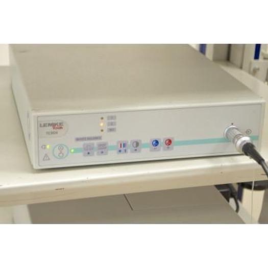 Usato COLONNE DE COELIOCHIRURGIE LEMKE GERMANY AVEC  ECRAN PLAT LEMKE 14,5 POUCES