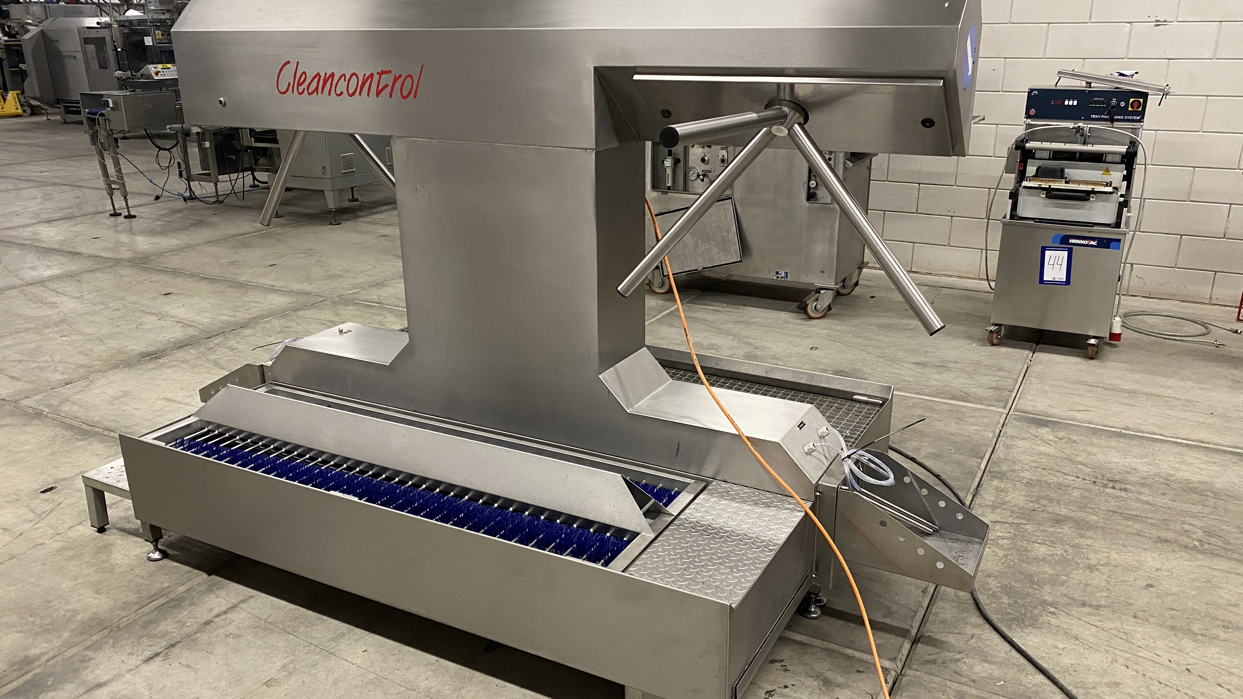 Used Cleancontrol Hygiene station