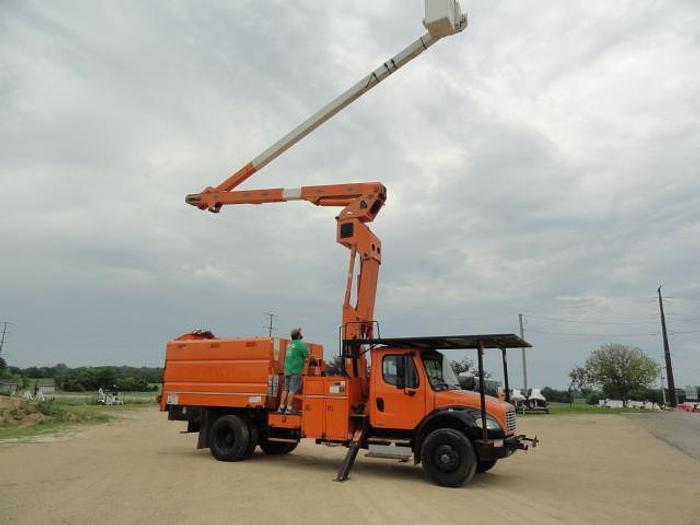 Used 2011 FREIGHTLINER BUSINESS CLASS M2 106