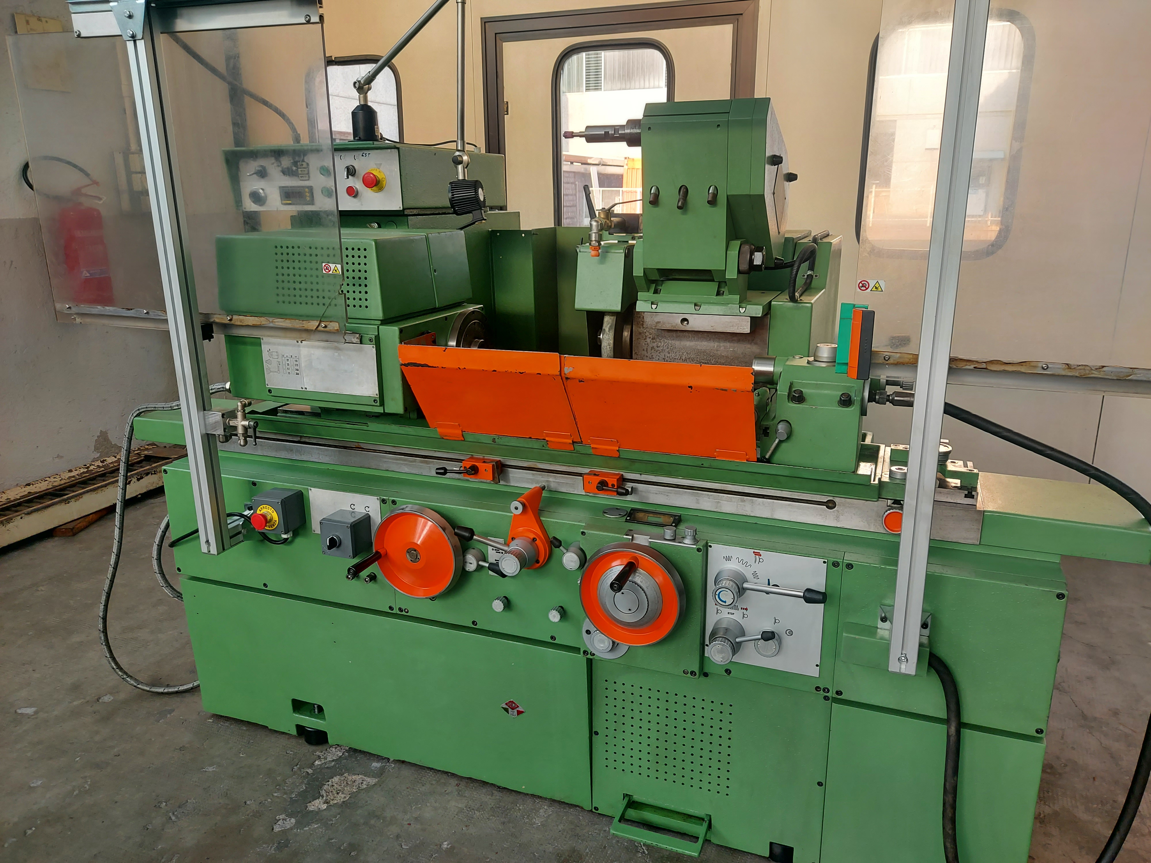 Usato Rettifica universale TACCHELLA 715 UA