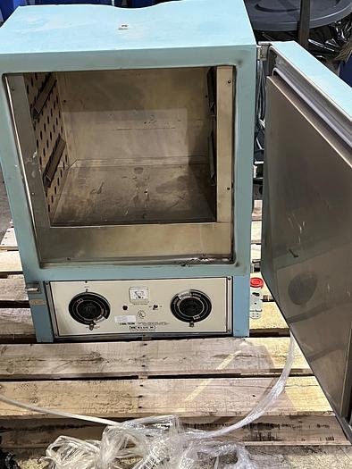 Used 19" W x 15 "D x 17" H BLUE M OVEN - 500 DEG F 260 DEG C - 120 VOLTS