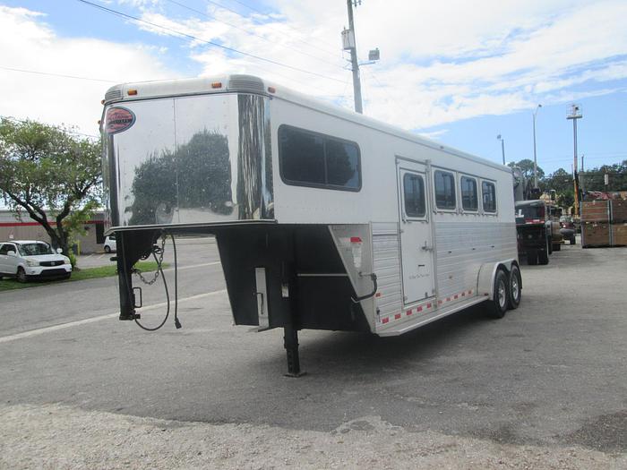 Used 2009 Sundowner 3 Slant Horse Trailer