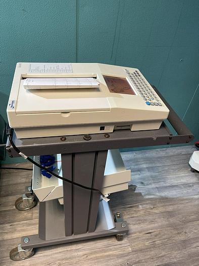 Used Spacelabs Burdick Eclipse 850 EKG Gerät auf Trolley mit EKG Kabel