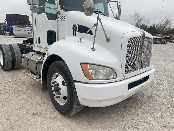 Used 2010 Kenworth Single axle