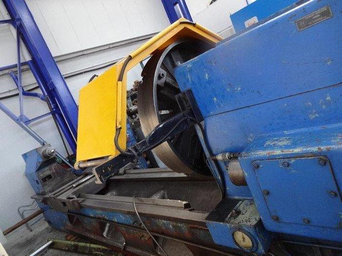 D'occasion TOUR TOS SU 125 x 3000 / Lathe TOS SU 125 x 3000