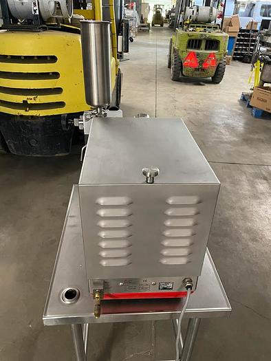 Used APV SYSTEMS 1000 Series 2-Stage Lab Series Homogenizer