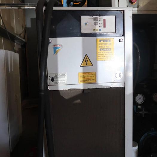 Used 2001 SUPERMAX YCM-V146B Milling Machine