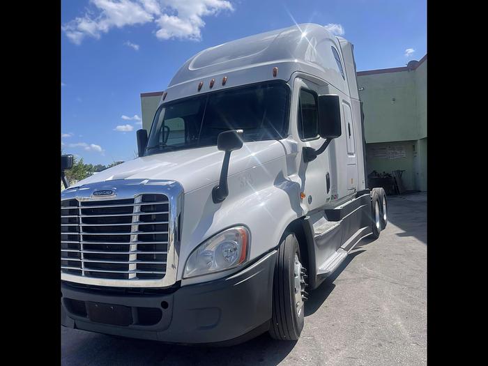 Used 2016 FREIGHTLINER CASCADIA EVOLUTION SLEEPER TRUCK