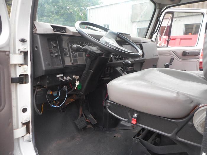 Used 2002 International 4900- Stock #: 8622