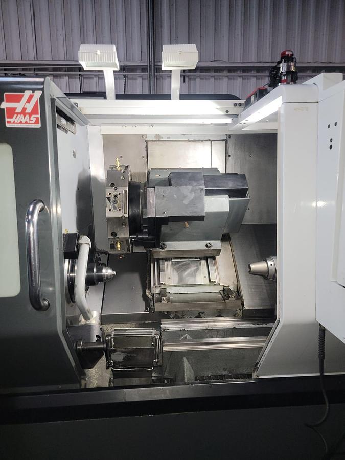 Used 2013 HAAS ST-20Y CNC Turning Center with Y-Axis / Live Tooling / Bar Feeder