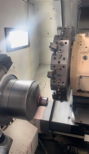 Used 2016 OKUMA Genos L 400 CNC Lathe with TailStock & Tool Presetter