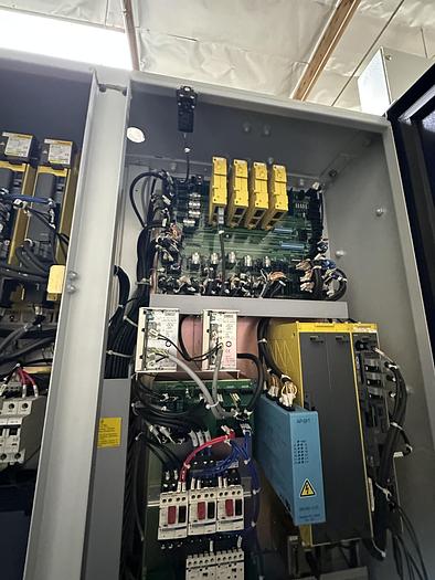 Used 2005 Mori Seiki DuraCenter 5 CNC Vertical Machining Center