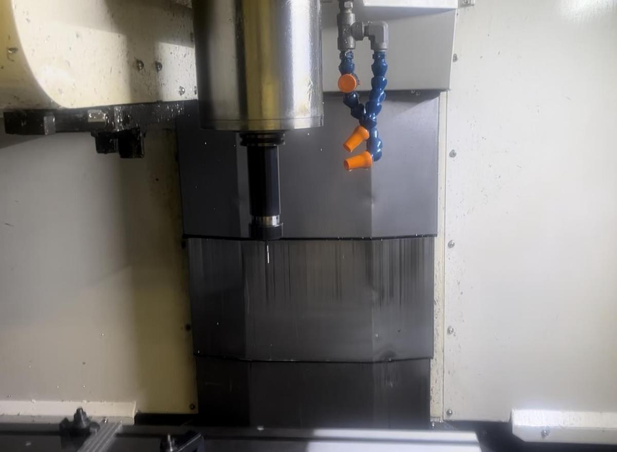 Used 2014 HYUNDAI WIA F400 12,000 RPM CNC Vertical Machining Center ***Low Hours***