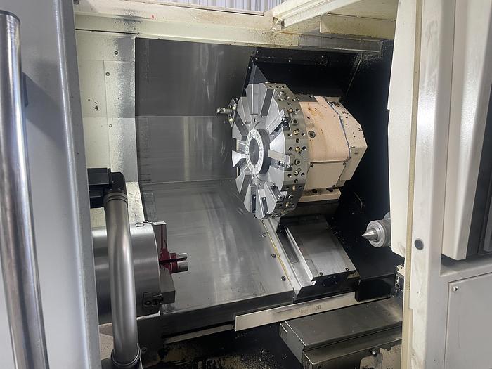 Used 2016 OKUMA Genos L 400 CNC Lathe with TailStock & Tool Presetter