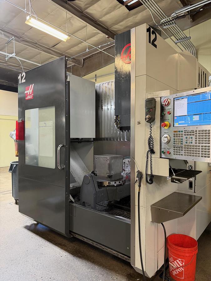 Used 2015 HAAS UMC-750SS 5-Axis CNC Vertical Machining Center 15,000RPM HSM