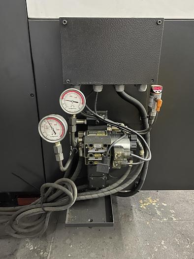 Used 2013 HYUNDAI WIA HS4000I 4-Axis Horizonta Machining Center with Pallet Changer