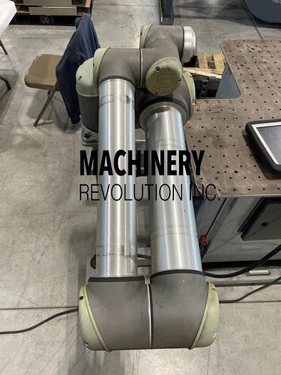 Used 2017 UNIVERSAL ROBOTS UR10 Robot with Fixture Table