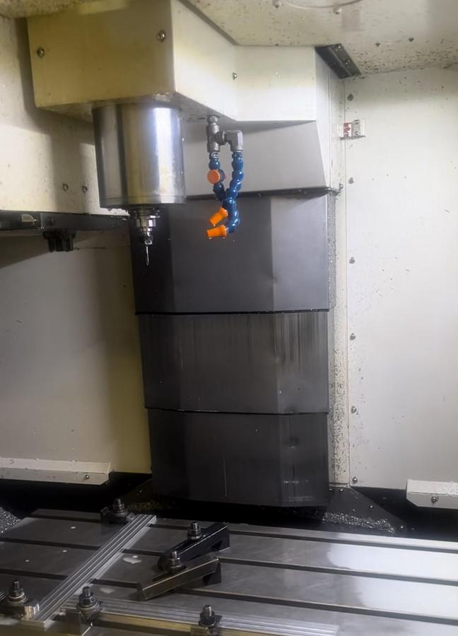 Used 2014 HYUNDAI WIA F400 12,000 RPM CNC Vertical Machining Center ***Low Hours***