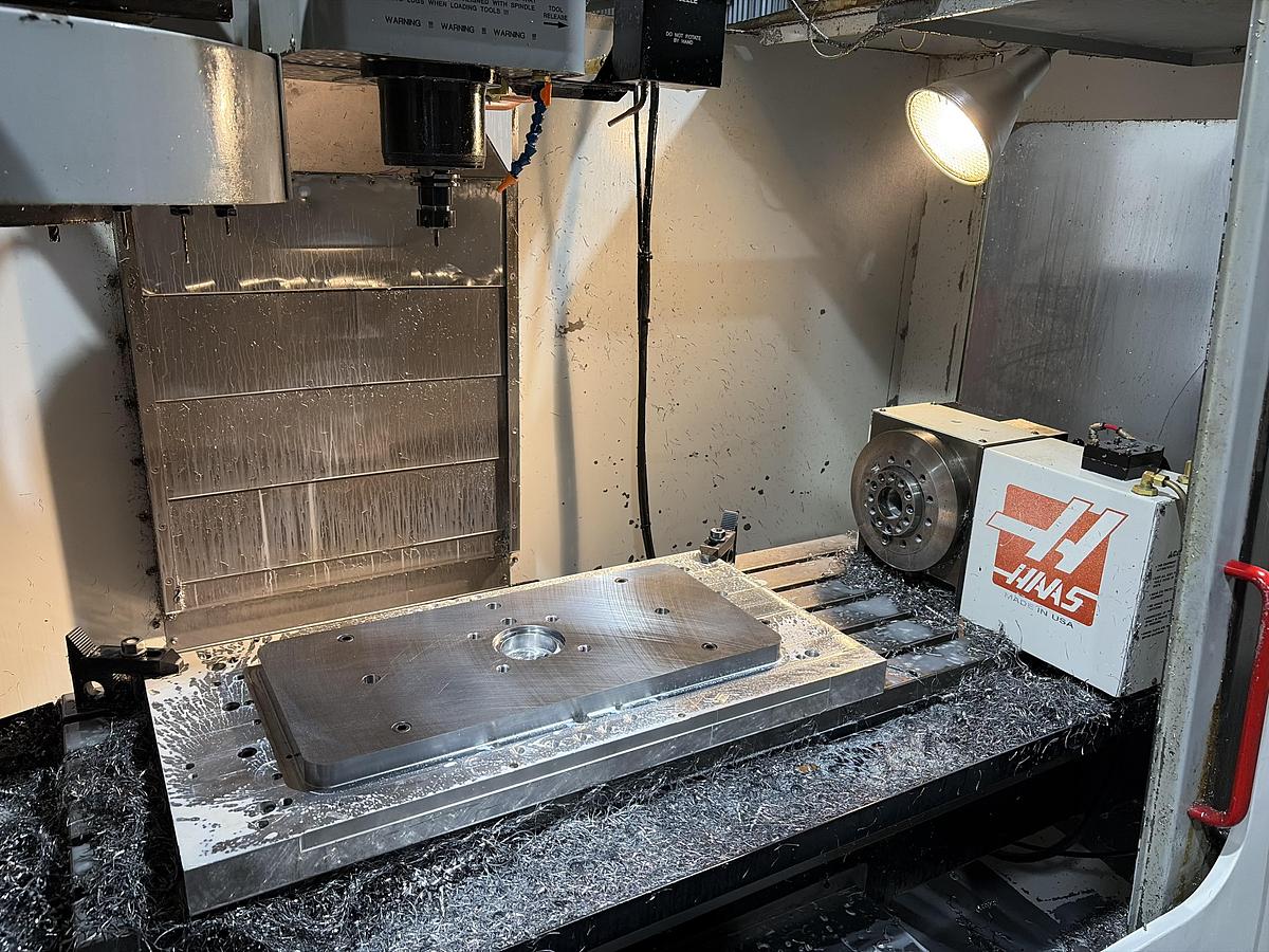 Used 2000 HAAS VF-4 4-Axis with HAAS HRT-210A6 Rotary Table CNC Vertical Machining Center