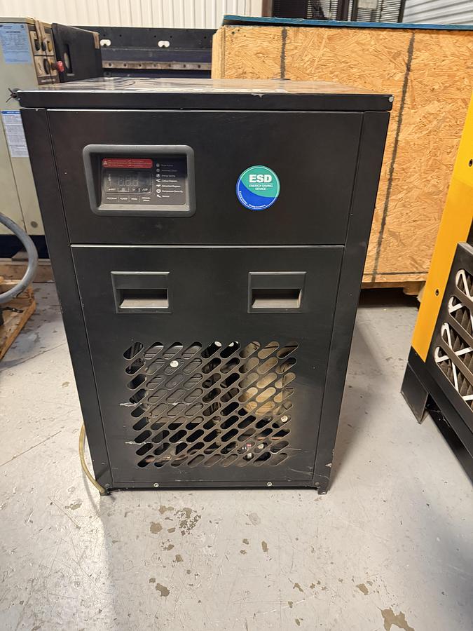 Used 2022 EATON 30 HP ROTARY SCREW AIR COMPRESSOR  Only 1,869 Power on Hours