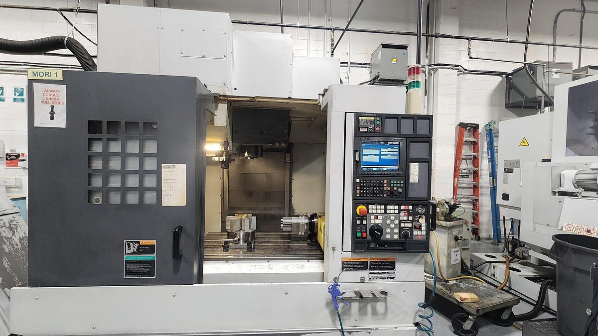 Used 2005 Mori Seiki Duracentre 5 with 4th Axis Nikken Table