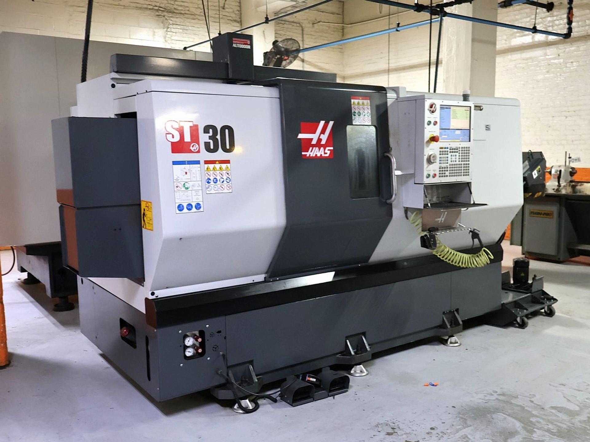 Used 2018 HAAS ST-30 CNC Lathe With Steady Rest and Tailstock Only 3,500 cutting hours