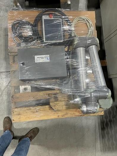 Used 2017 UNIVERSAL ROBOTS UR10 Robot