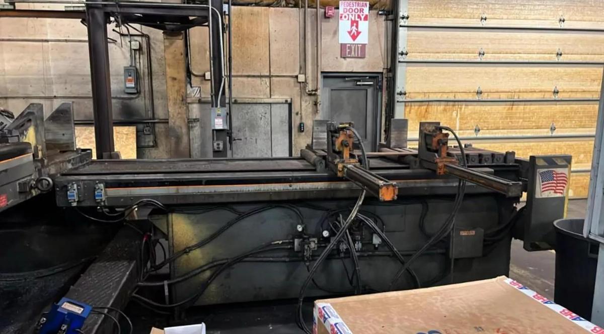 Used HEM V150A-SMART AUTOMATIC MITERING VERTICAL BAND SAW