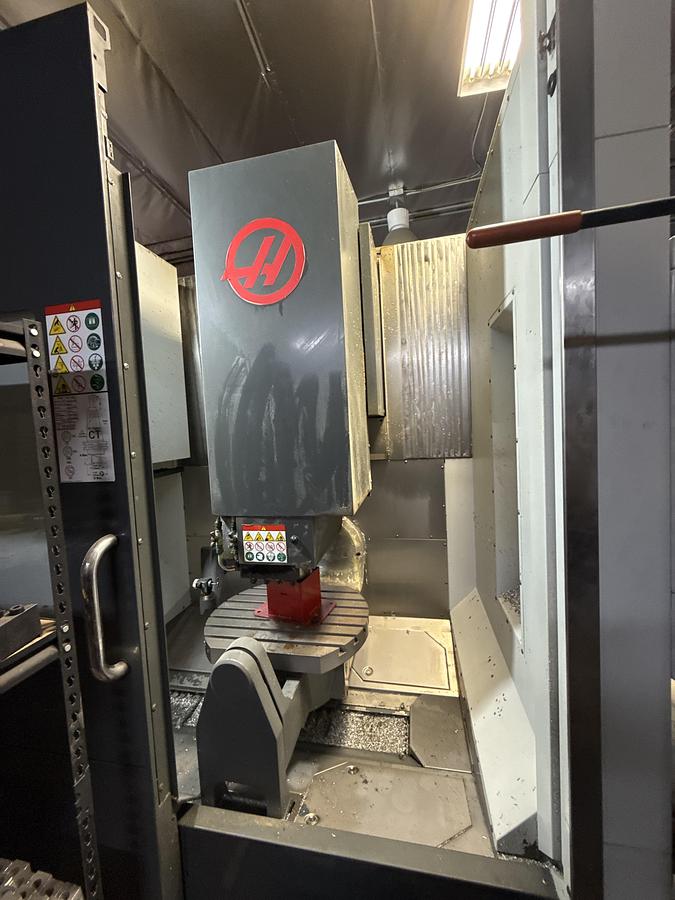 Used 2016 HAAS UMC-750SS 5-Axis CNC Vertical Machining Center