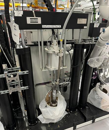 Used 2020 KUKA Robotic Adhesive Work Cell KR60-3 6-Axis Robot