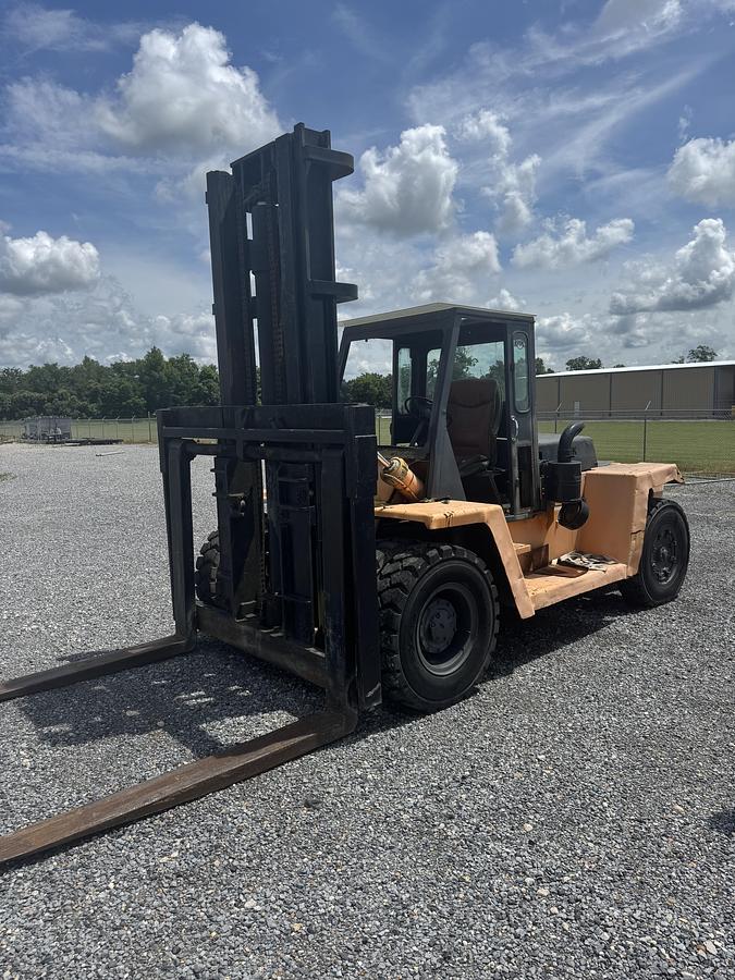 Used CLARK 30,000 FORKLIFT