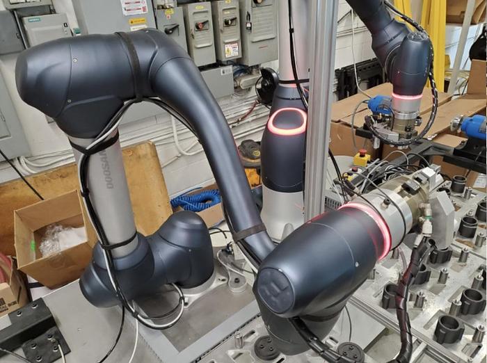 Used 2021 DOOSAN H2515 6-Axis Doosan Cobot Robot