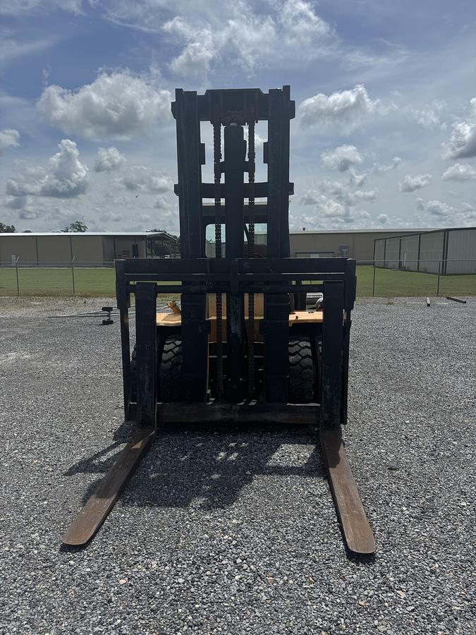 Used CLARK 30,000 FORKLIFT