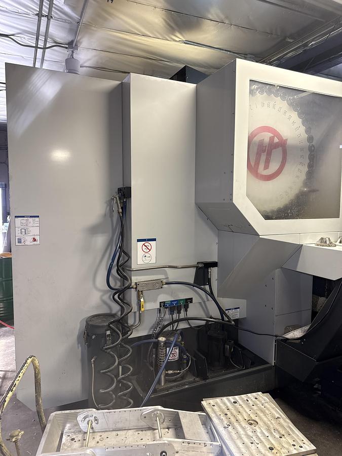 Used 2016 HAAS UMC-750SS 5-Axis CNC Vertical Machining Center