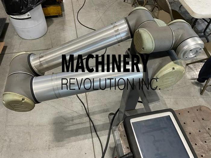 Used 2017 UNIVERSAL ROBOTS UR10 Robot with Fixture Table