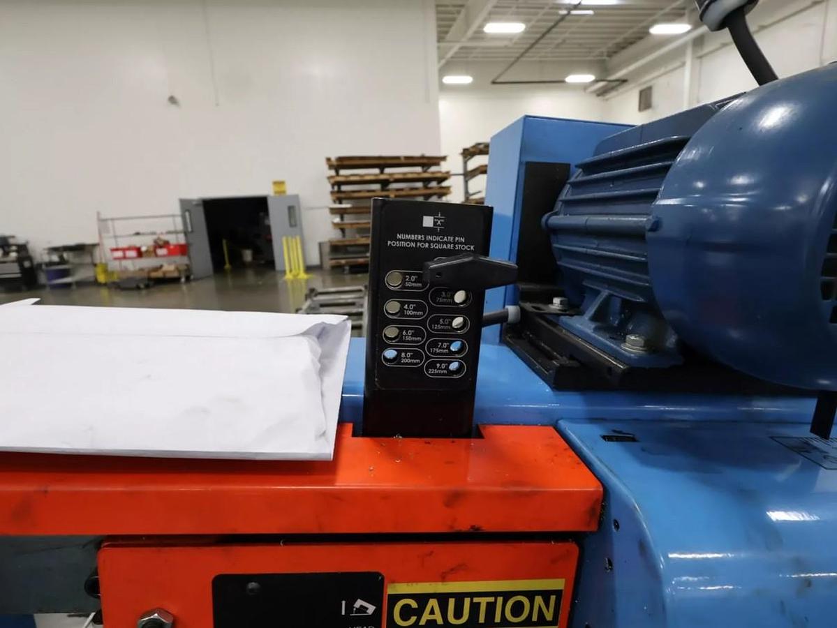 Used 2014 DoALL 400S Horizontal Band Saw with 10' Conveyor