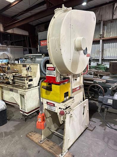 Used NIAGRA 22 Ton A-22 OBI Press
